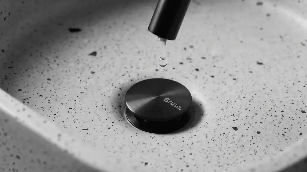 sink black accessories 